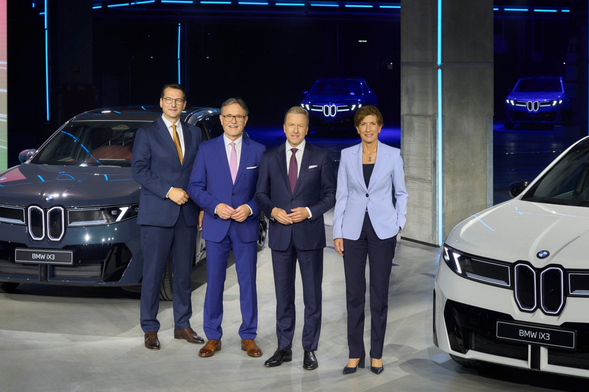 Tο νέο εργοστάσιο του BMW Group ξεκινά τη μαζική παραγωγή της BMW iX3