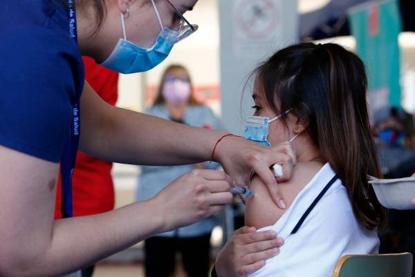 Ερώτηση στην Κομισιόν: Πόσα παιδιά πέθαναν μετά τον εμβολιασμό
