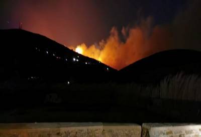 Μεγάλη φωτιά στην Τήνο-Μήνυμα του 112 για εκκένωση