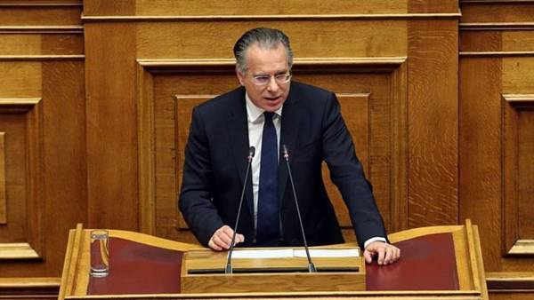 Βουλή: Υπερψηφίστηκε η τροπολογία για τις ΜΚΟ- Βαριές καταγγελίες Κουμουτσάκου