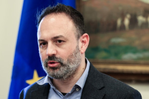 Καρπόζηλος κατά Ανδρουλάκη: Δε χρειαζόμαστε celebrities στο Ευρωκοινοβούλιο