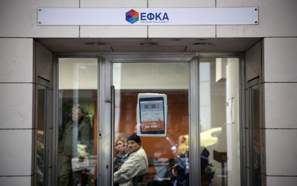 Αλλάζουν πάλι οι εισφορές στον ΕΦΚΑ-Πώς υπολογίζεται το νέο χαράτσι