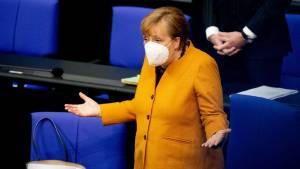 Ανήσυχη δηλώνει η Μέρκελ για την υγεία του Ναβάλνι