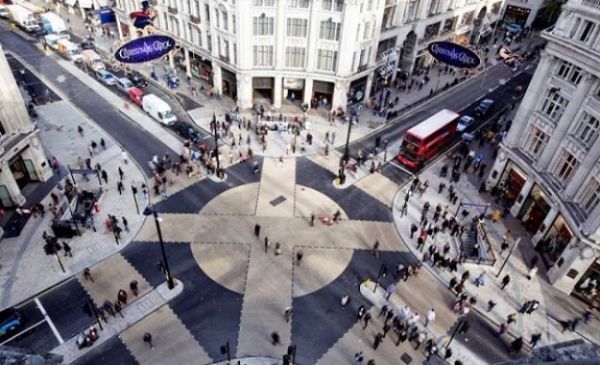 Λονδίνο: Συνελήφθη άνδρας με μαχαίρι στην Oxford Street