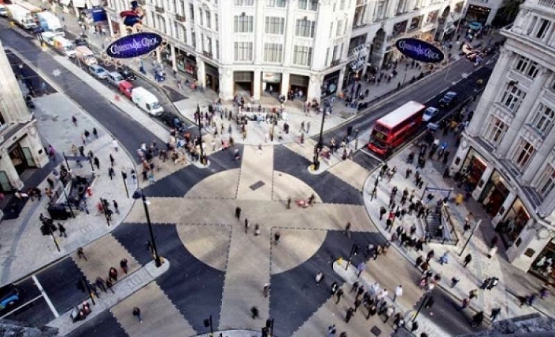 Λονδίνο: Συνελήφθη άνδρας με μαχαίρι στην Oxford Street