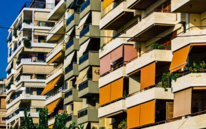 Φρενάρουν οι τιμές των ακινήτων και τα ενοίκια;