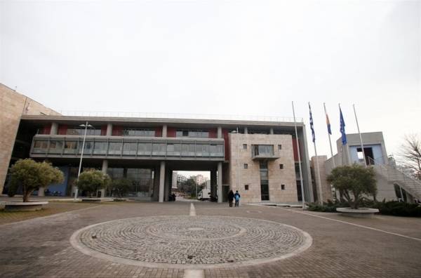 Θεσσαλονίκη: Αποκλεισμός της Χρυσής Αυγής από την κατανομή διαφημιστικού χώρου