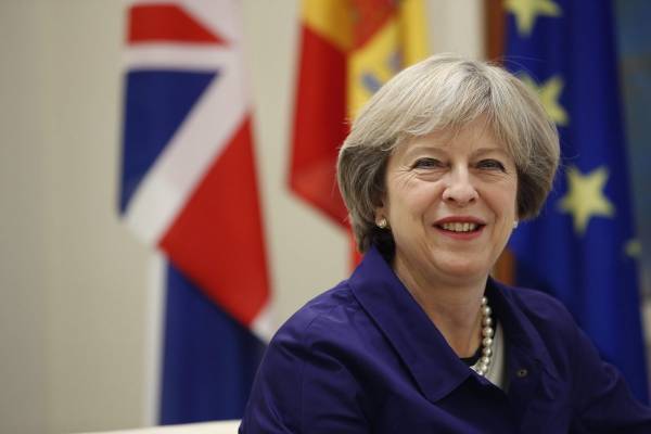 Αρμοδιότητα της Μέι οι συνομιλίες για το Brexit