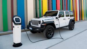Το Plug-in Hybrid Wrangler 4xe, αποτελεί ένα σημαντικό κεφάλαιο στην ιστορία της θρυλικής Αμερικανικής μάρκας