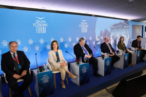 Δημοσκόπηση διαΝΕΟσις: Φοβισμένη και διχασμένη η ελληνική κοινωνία-Τι την τρομάζει