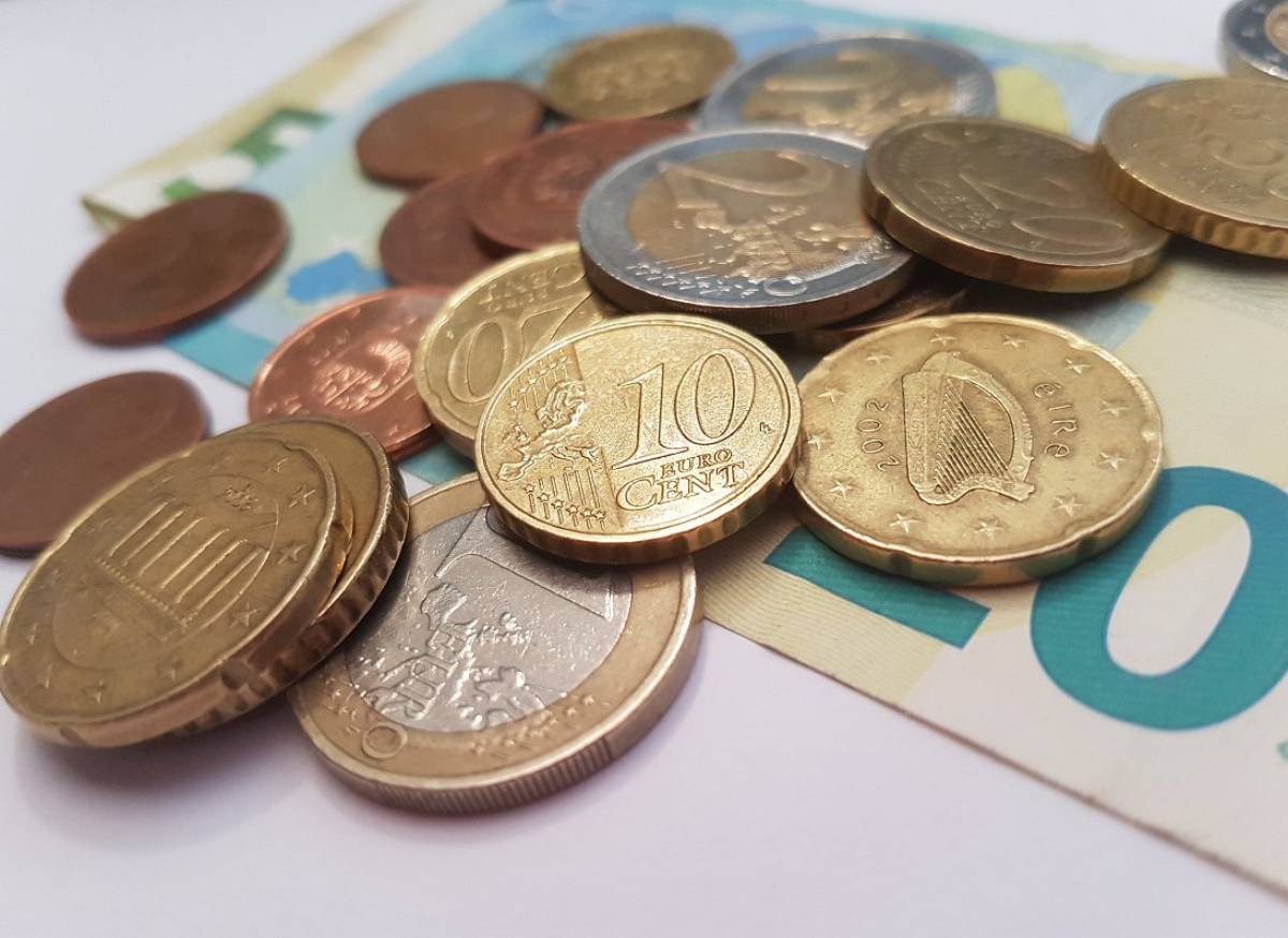 ΙΝΕ-ΓΣΕΕ: Στο 60,2% της ΕΕ οι μνημονιακές αποδοχές των Ελλήνων