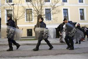 Ένταση και χημικά στα δικαστήρια της Ευελπίδων