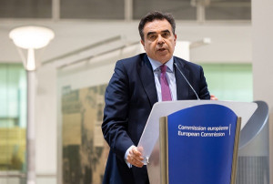 Ο Σχοινάς εναντίον Ρώμης κι όσων μπλοκάρουν το Σύμφωνο Μετανάστευσης