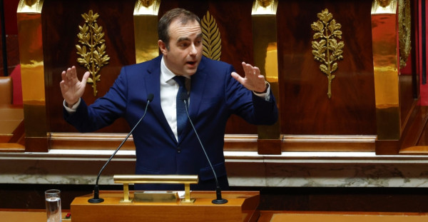 Γαλλία: Ο Λεκορνί «επιβίωσε» από την πρόταση μομφής – Η πολιτική αβεβαιότητα παραμένει
