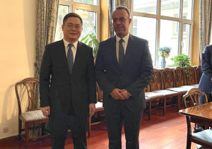 Σταϊκούρας: Συνάντηση με τη Yutong για την προμήθεια ηλεκτρικών λεωφορείων