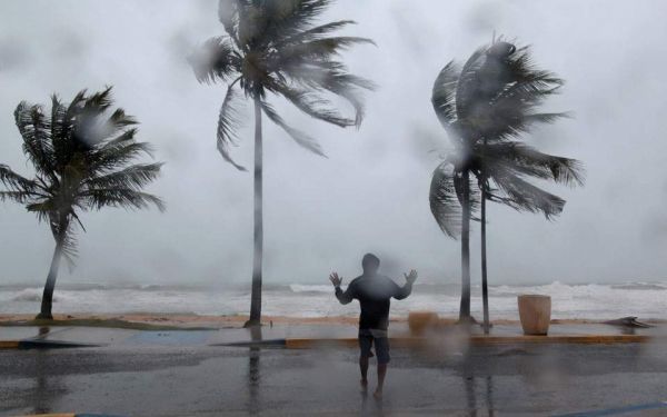 Ίρμα: Με απειλητικό "βήμα" προς τη Φλόριντα (βίντεο)