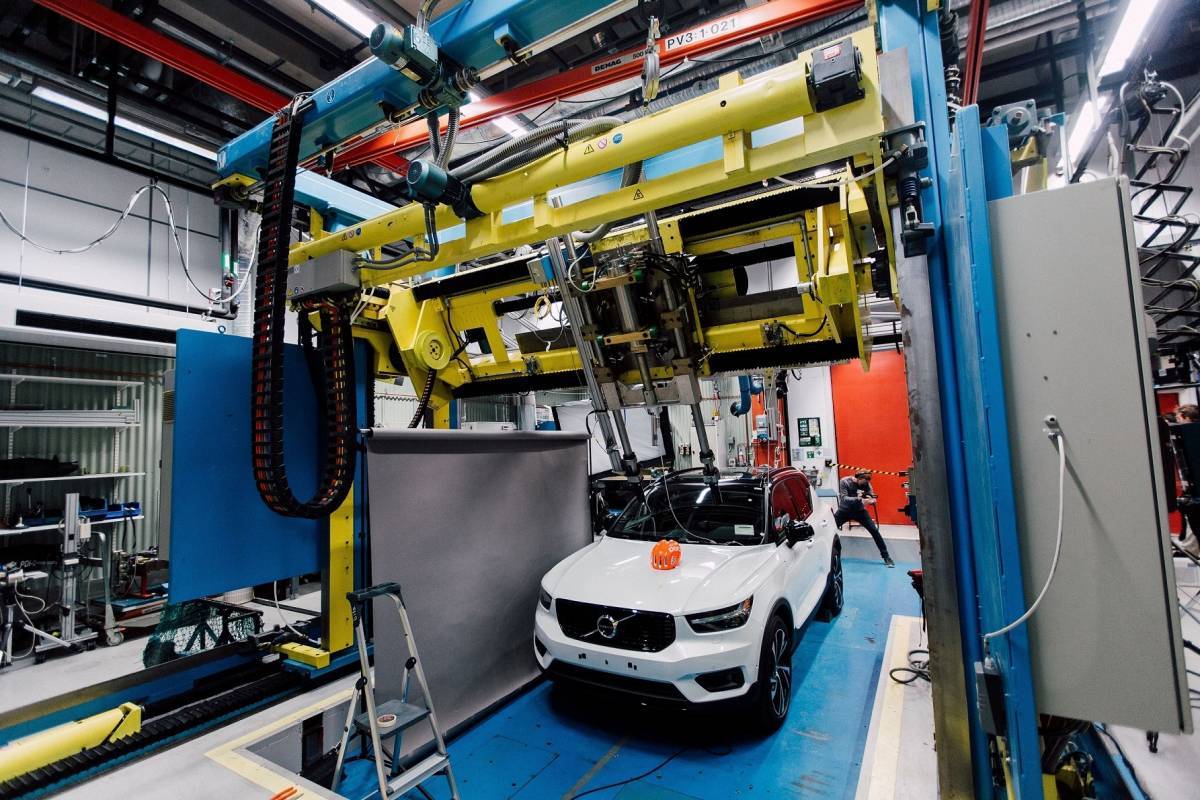 To πρώτο crash test στον κόσμο για κράνη ποδηλάτου έρχεται από τη Volvo