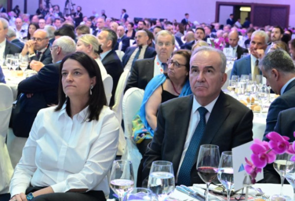 Κεραμέως - Παπαθανάσης απαντούν στα ερωτήματα για τα κονδύλια στα προγράμματα κατάρτισης