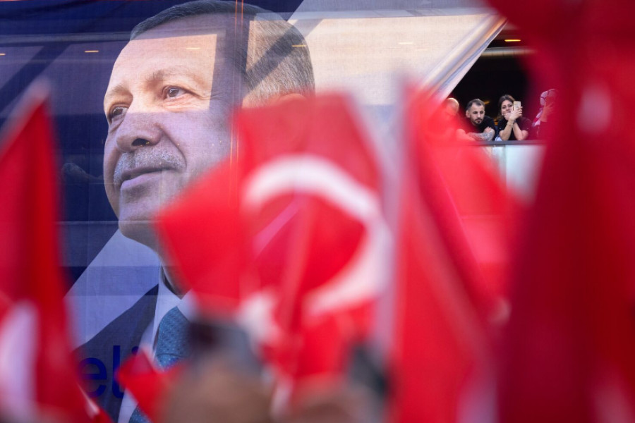 Bloomberg: Ο έλεγχος των ΜΜΕ δίνει «αέρα» νικητή στον Ερντογάν