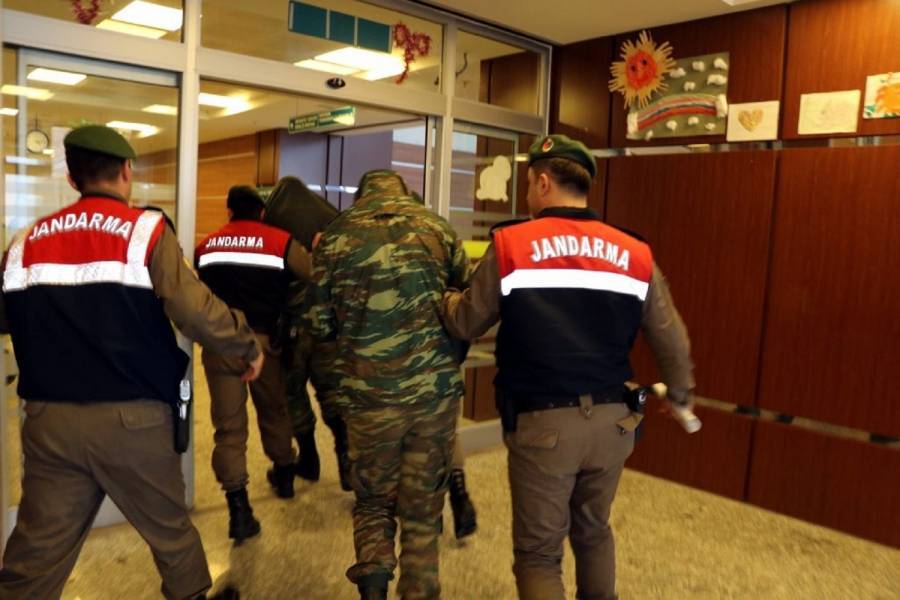 Ένα ποίημα για τους δύο Έλληνες στρατιωτικούς