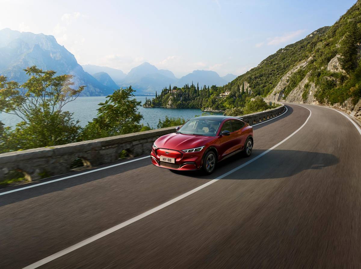 Τα μοντέλα Ford παρέχουν κορυφαία οδική συμπεριφορά, αλλά και κορυφαία ασφάλεια σε οδηγό, επιβαίνοντες και διασώστες