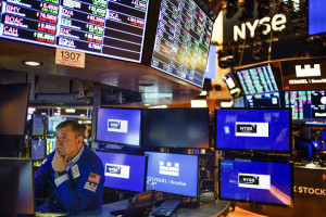 Νέοι κλυδωνισμοί στη Wall Street λόγω της ανθεκτικής αγοράς εργασίας