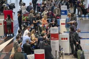 Μετάλλαξη Όμικρον-ΗΠΑ: Περιορισμοί στα ταξίδια από 8 αφρικανικές χώρες