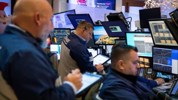Wall Street: Σε ρυθμούς ρεκόρ ο S&P 500-«Αγκάθι» οι αεροπορικές