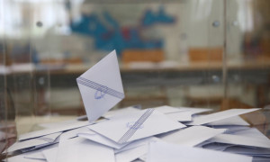 Opinion Poll: Διατηρεί τη δεύτερη θέση το ΠΑΣΟΚ