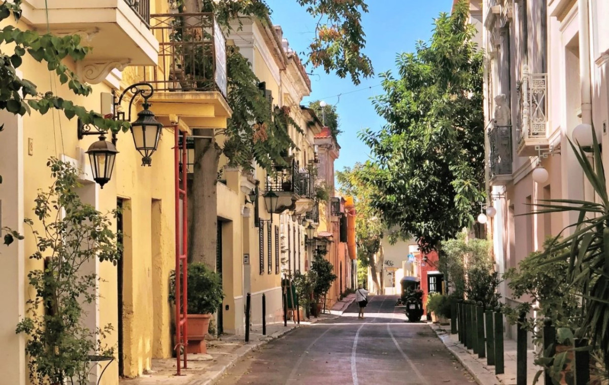 Βόλτα στην Πλάκα: Πού θα φάμε και θα πιούμε μαζί με καλή παρέα;