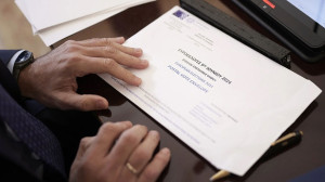 Η μπλόφα της Κεραμέως και το λάθος της αντιπολίτευσης