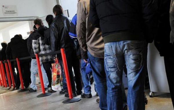 Γαλλία: Νέο ρεκόρ για τον αριθμό των ανέργων τον Δεκέμβριο