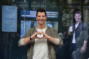 Attica: Ο Σάκης αποκαλύπτει τη βιτρίνα της «Ομάδα Προσφοράς ΟΠΑΠ»