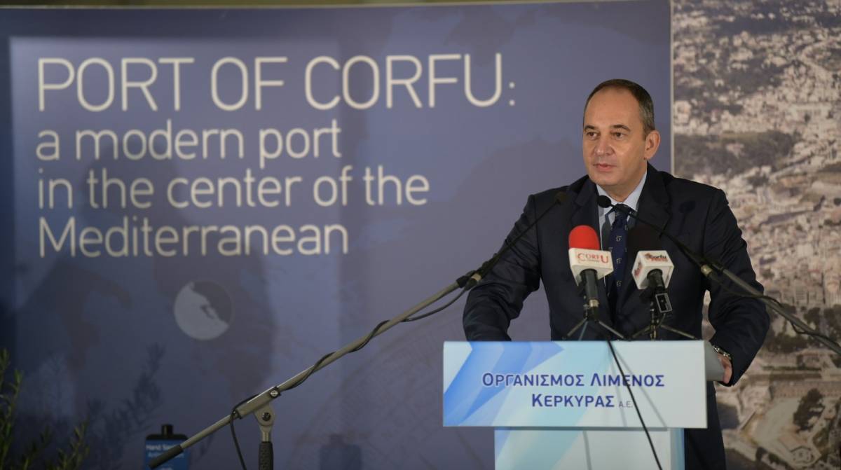Πλακιωτάκης: Παρέδωσε το τρίτο περιπολικό σκάφος με σύγχρονο ιατρικό εξοπλισμό