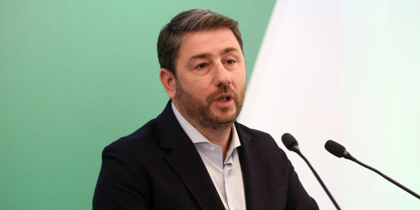 Ανδρουλάκης: Η ΝΔ έκανε τη στέγαση το ακριβότερο δικαίωμα