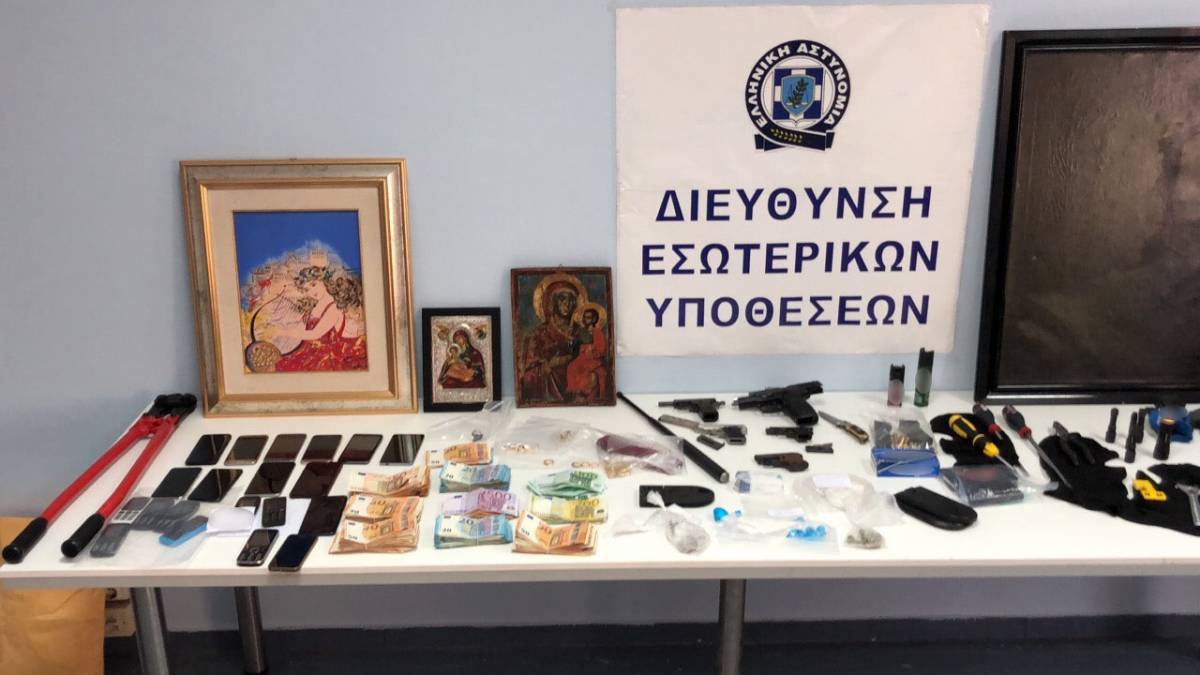 Σε διαθεσιμότητα οι δύο αστυνομικοί του κυκλώματος ναρκωτικών- Διατάχθηκε ΕΔΕ