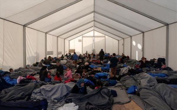 Στις 57.000 οι πρόσφυγες ανά την επικράτεια