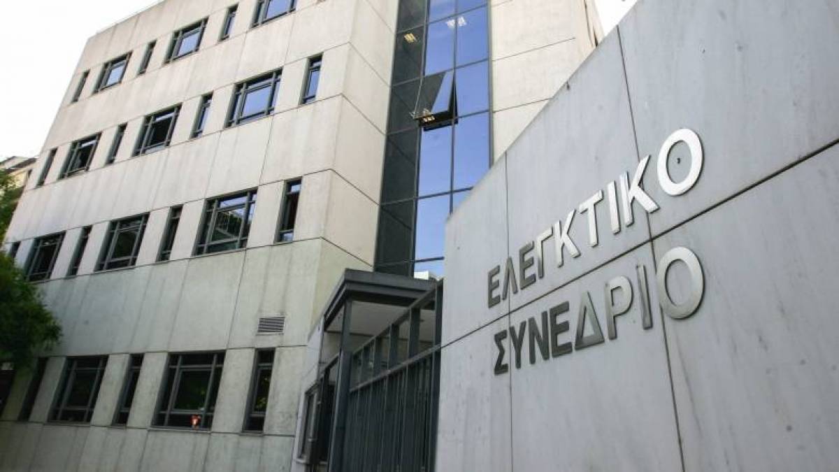 Ελεγκτικό Συνέδριο: Aναβλήθηκε ο διαγωνισμός για τις μάσκες στα σχολεία