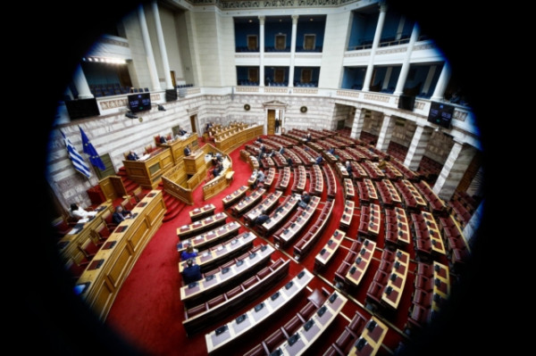 Τέμπη: Ψηφίστηκε η πρόταση του ΚΚΕ για σύσταση εξεταστικής επιτροπής
