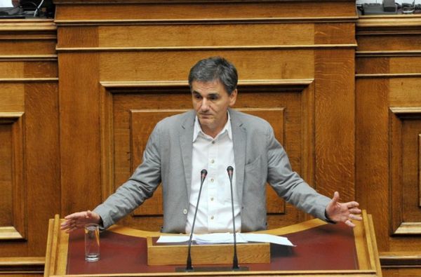 Τσακαλώτος: Όσοι διαφωνούν με το κατεπείγον, μας οδηγούν σε δάνειο-γέφυρα