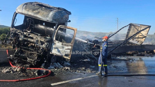 Τραγωδία στην Αθηνών - Λαμίας: Νεκρός οδηγός σε σύγκρουση δύο φορτηγών