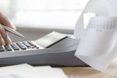 Τα χαμηλά εισοδήματα βάζει στο σημάδι το νέο φορολογικό