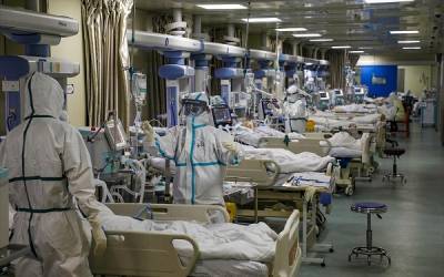 Στο «κόκκινο» τα νοσοκομεία-Ποιες ηλικίες χτυπά ο κορονοϊός