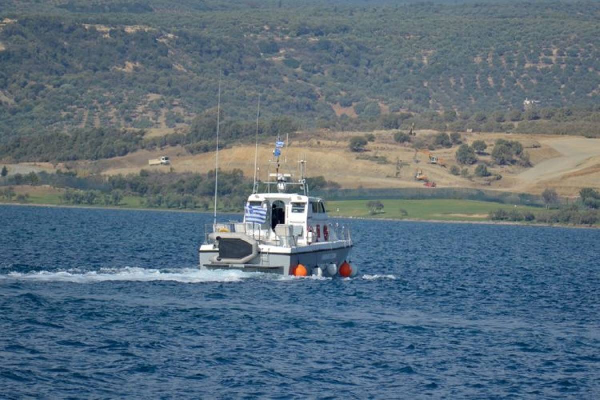 Εντοπίστηκε σκάφος με μετανάστες στα βορειοανατολικά των Αντικυθήρων