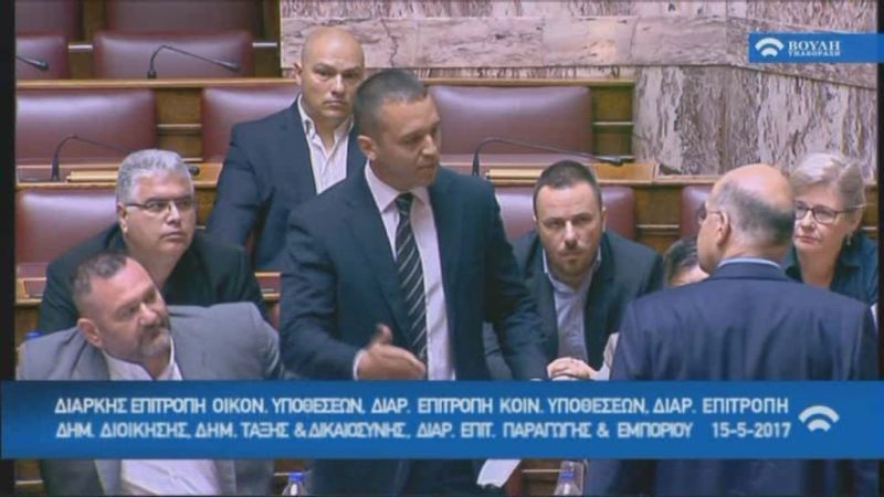 Πρωτόγνωρο επεισόδιο-Ο Κασιδιάρης έσπρωξε τον Δένδια-Αποβλήθηκαν οι Χρυσαυγίτες (video)