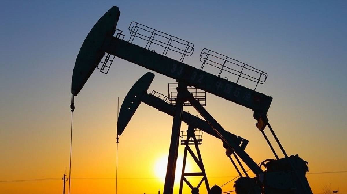 Η αμερικανική μεταποίηση στηρίζει το πετρέλαιο