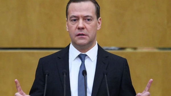 Μεντβέντεφ προειδοποιεί: Ο ΓΠΠ προ των πυλών αν συνεχιστεί η πολιτική Τραμπ στο Ιράν