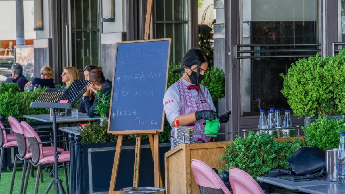 Εστίαση-Ψυχαγωγία: 20 ερωταπαντήσεις για τα προνόμια των εμβολιασμένων