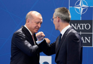 Ο Στόλτενμπεργκ προσεγγίζει τον Ερντογάν για να άρει το βέτο