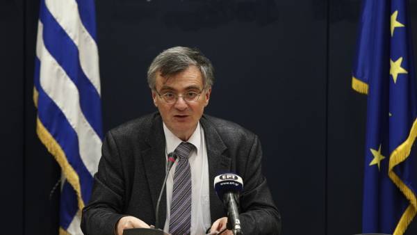 Τσιόδρας: Γι' αυτό λέμε τώρα «ναι» στη μάσκα